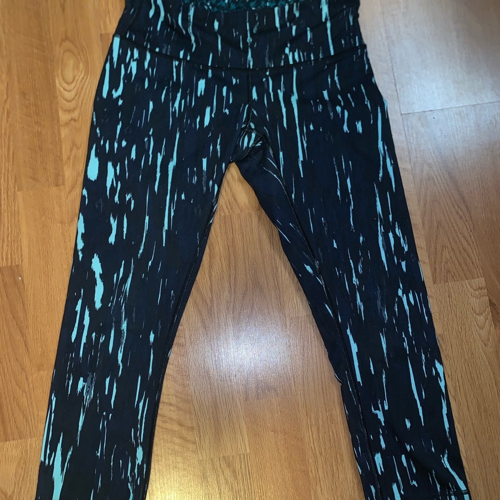 Lululemon cropped yoga pants